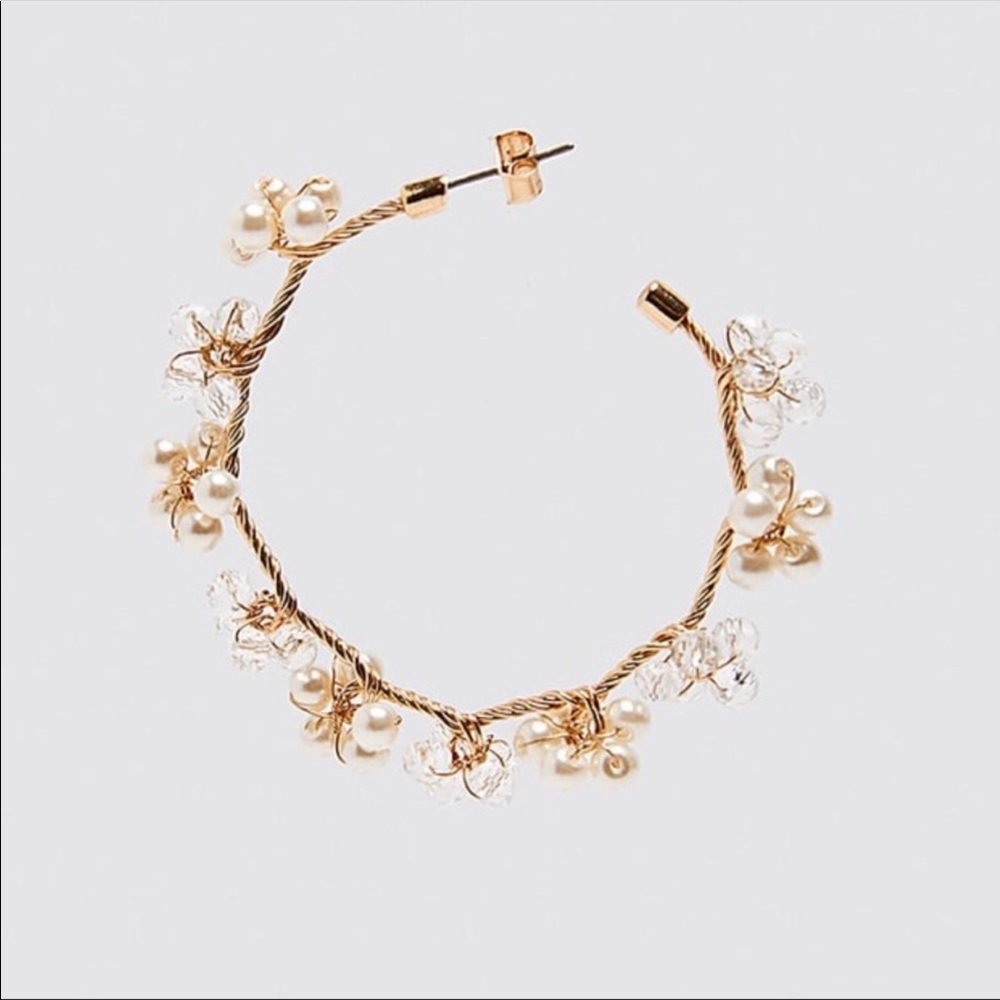 Zara Pearl Hoop Earrings - Picture 5 of 6